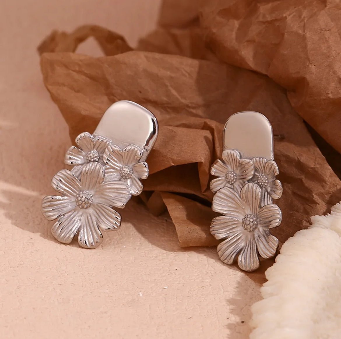 Vintage Engraved Flower Earrings - Kannya